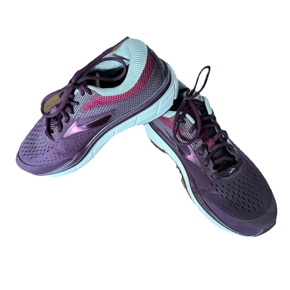 Brooks DYAD 10 Wide Women’s Running Shoe, Size 8 Wide, Burgundy & Fuchsia, EUC